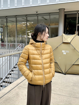 休闲轻薄柔软面料常规连帽羽绒服