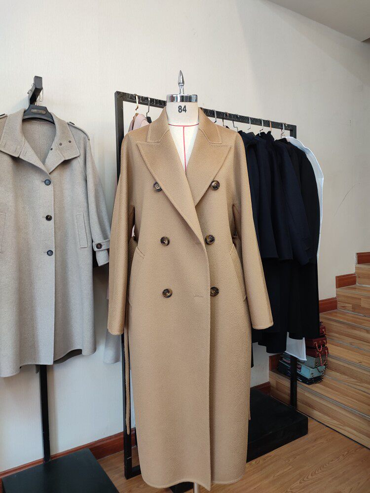 经典浅驼色100山羊绒戗驳领双排扣大衣