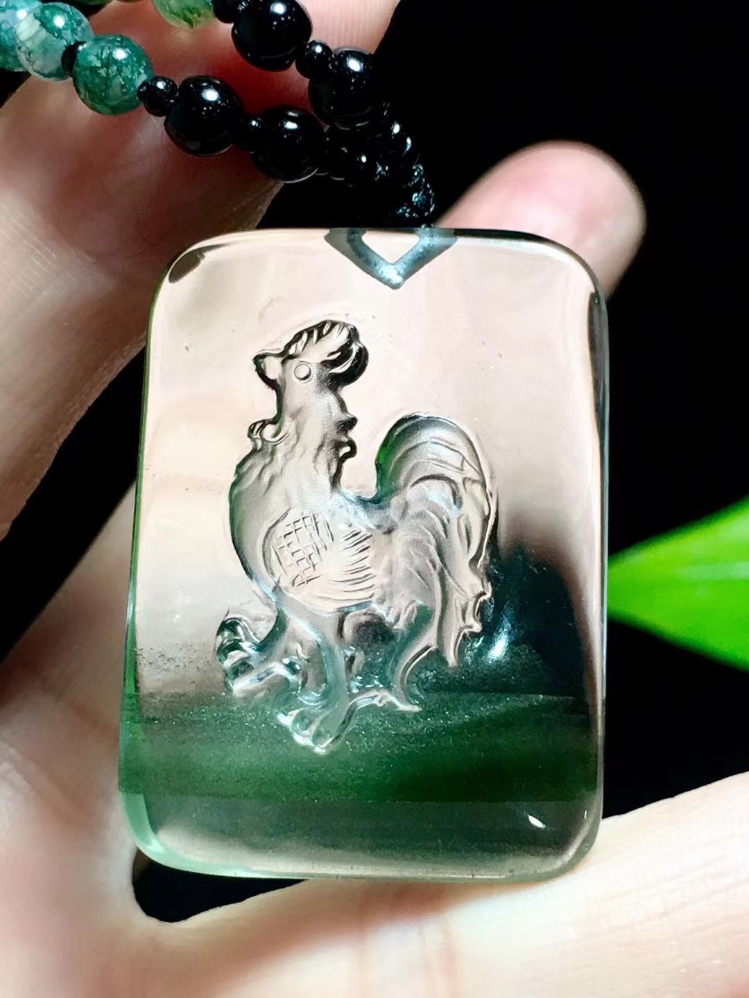 魅晶天然原矿水晶晶体通透千层绿幽灵雕刻生肖鸡吊坠