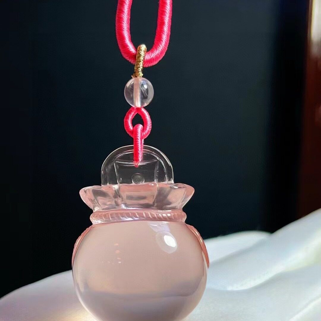 魅晶天然水晶晶体通透莫桑比克粉晶福袋吊坠