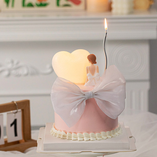 母亲节背影妈妈蛋糕装饰蝴蝶结