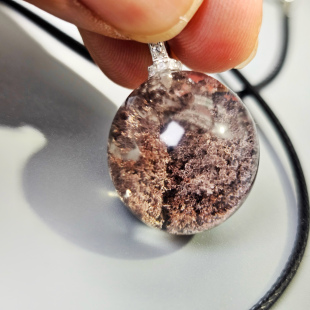 [一物一拍]粉幽灵小灯泡万能扣水晶项链吊坠天然水晶聚宝盆轻奢