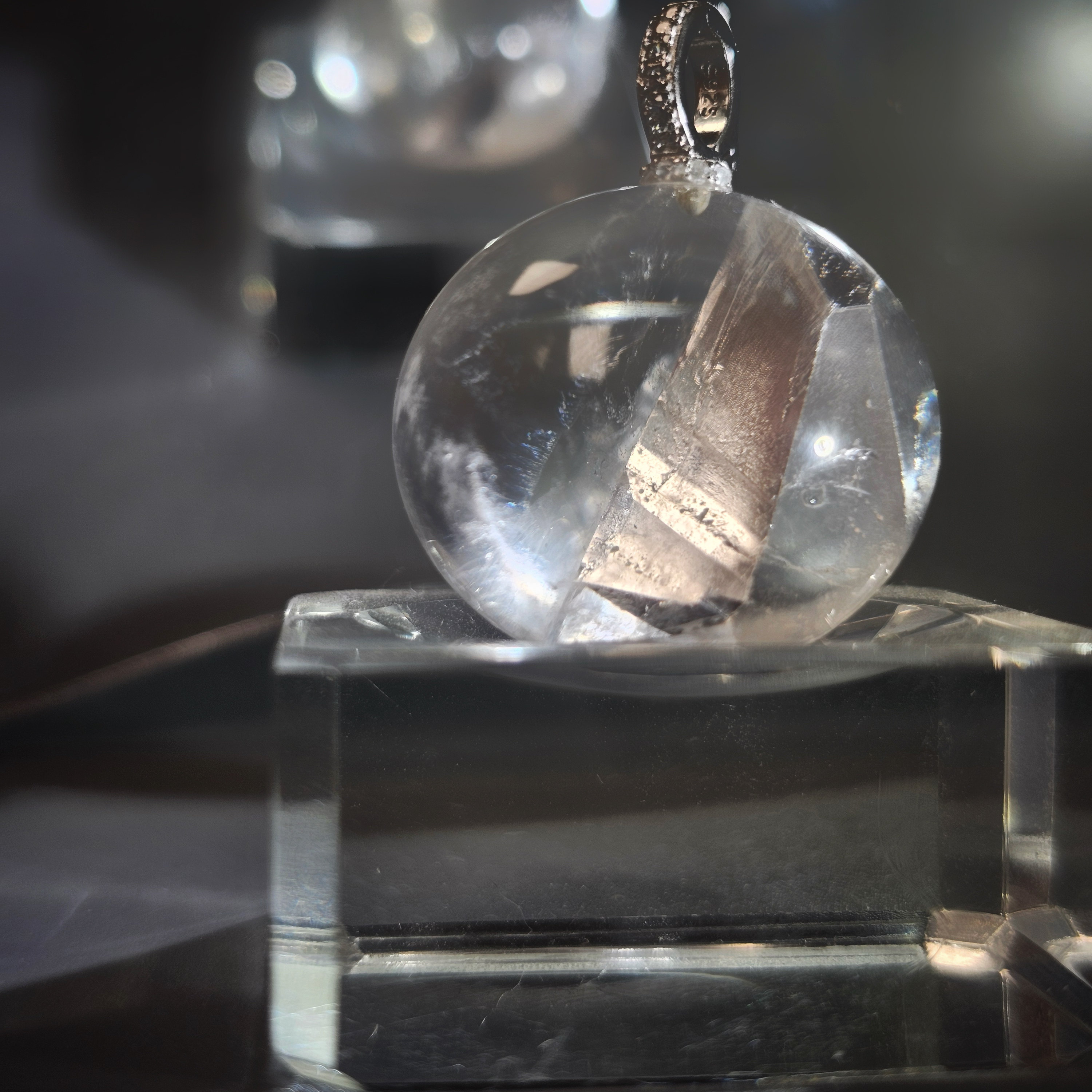 [一物一拍]天然晶中晶小灯泡水晶项链吊坠高级感水晶吊坠