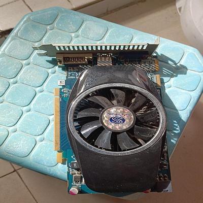 议价蓝宝石显卡HD6750，2G黄金版。成色如图所示，正常使