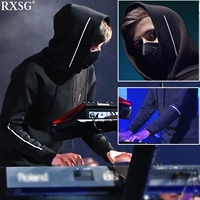 В 2021 году он выйдет на экраны с Аланом Уокером и Алан Уокер.