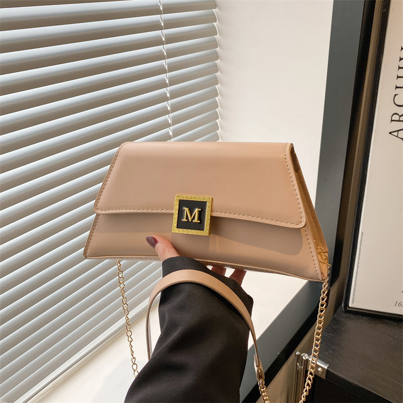 纯色字母简约大容量2025冬季新款质感链条单肩手提斜挎小方包女