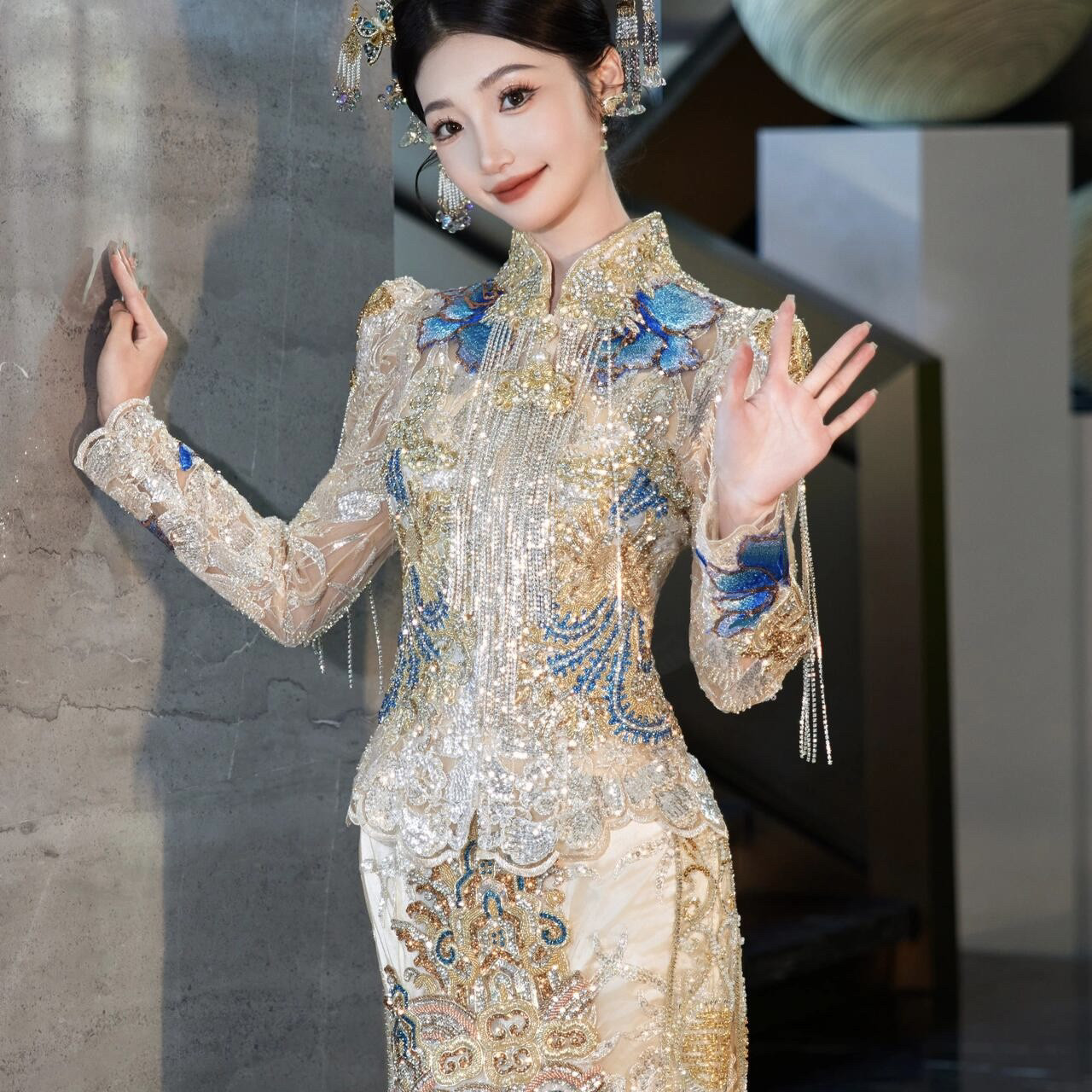 蓝金撞色秀禾服2025新款新娘新中式古典优雅收腰刺绣孔雀蓝小拖尾