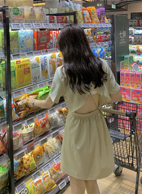 野外走光易穿脱露背太洋连衣裙