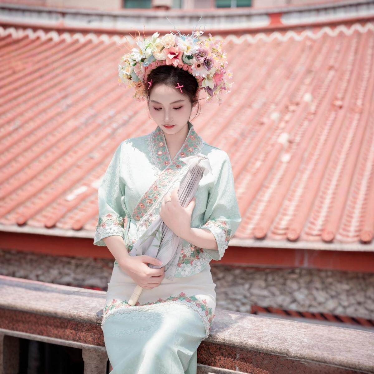 春暖花开小娘惹写真摄影云南傣族民族风旅拍服套装高端特色工作服