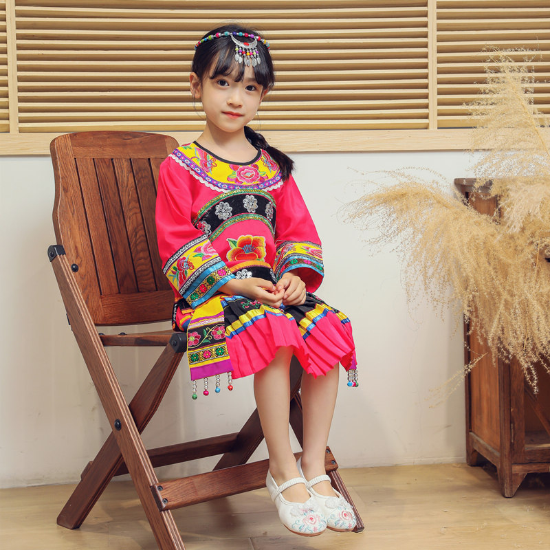 苗族女童服装送头饰 儿童苗族六一表演服装传统刺绣苗族裙子童装