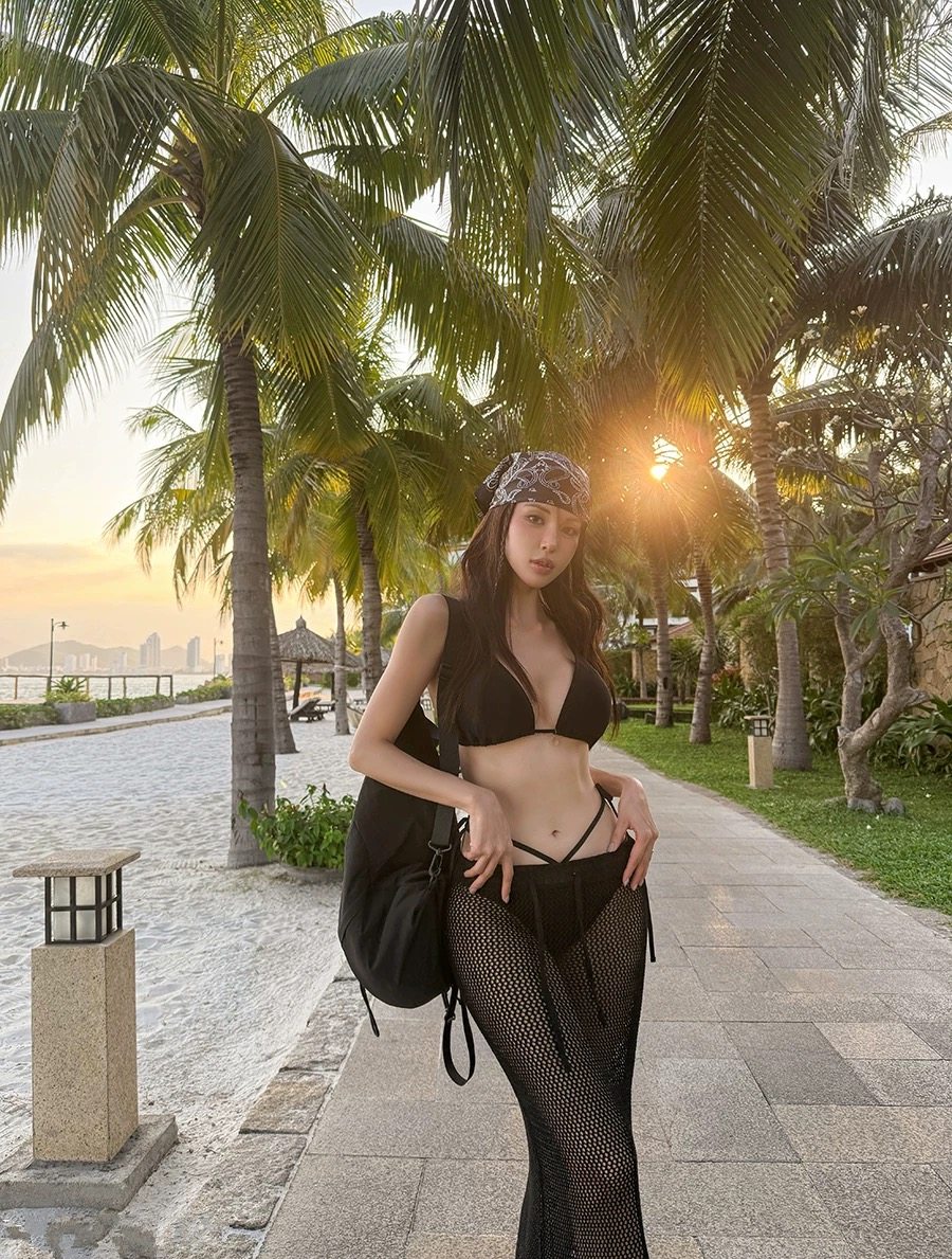 泳衣女纯欲性感辣妹比基尼三件套小胸聚拢显瘦遮肚度假风温泉泳装