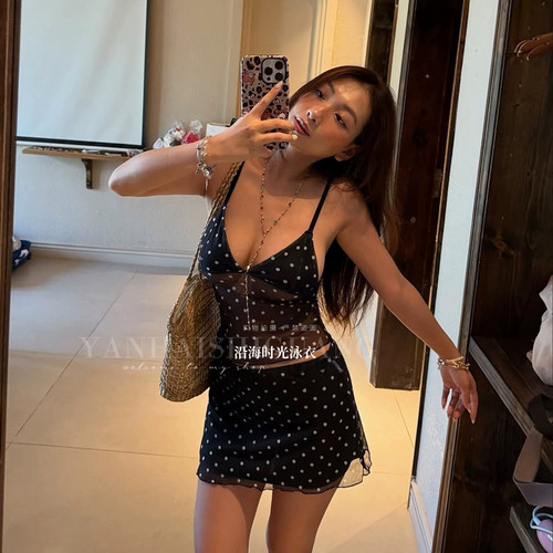 性感辣妹波点比基尼裙式分体泳衣