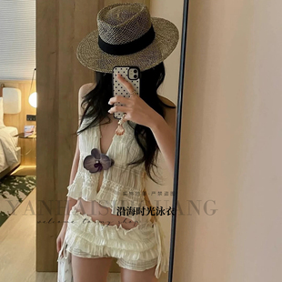 泳衣女性感纯欲露背挂脖分体比基尼三件套高级感小胸温泉度假泳装