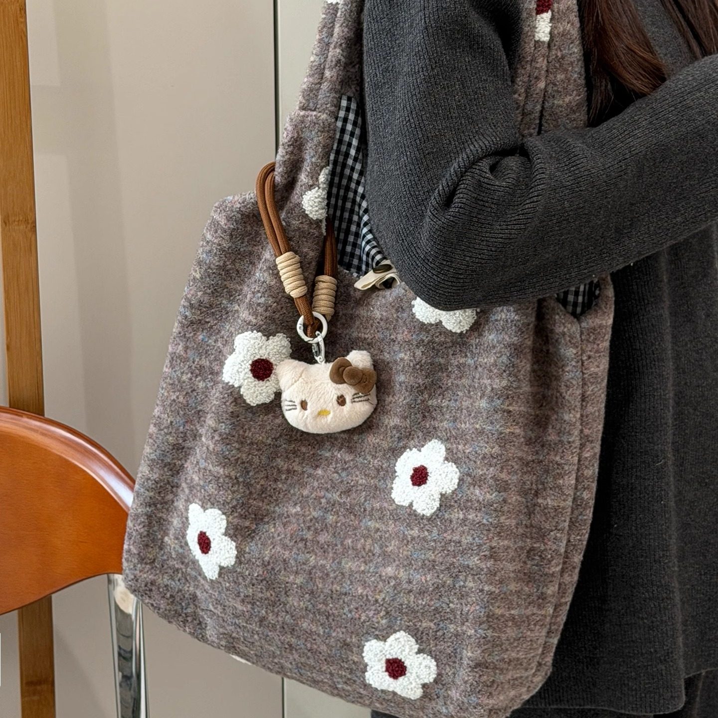 花朵毛绒绒包包女冬季大容量毛呢托特包包休闲百搭通勤手提单肩包