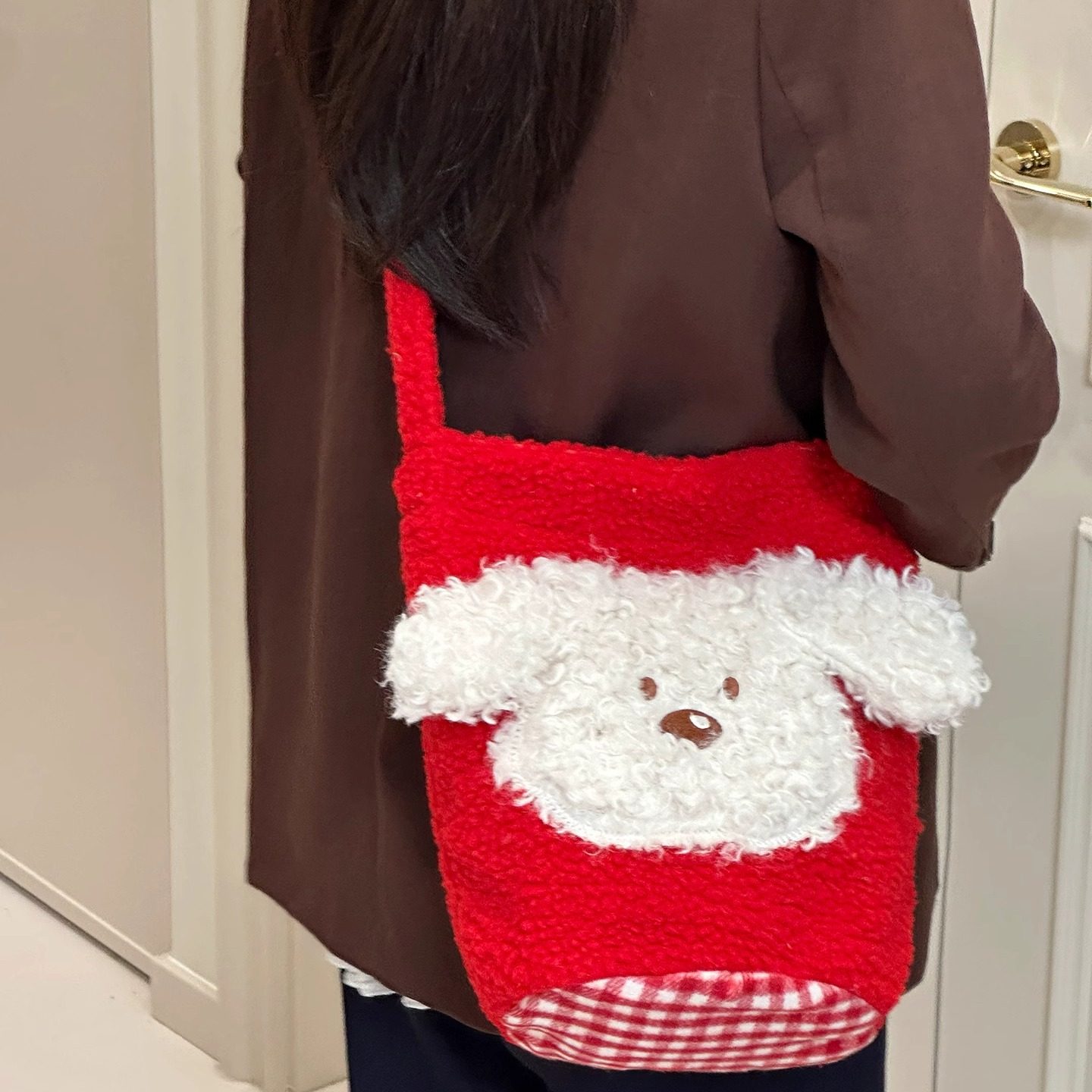 日系ins可爱小狗休闲毛绒绒包包女水桶包 2025秋冬百搭学生斜挎包