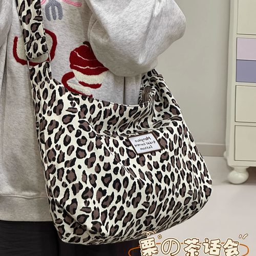 哦莫！淘到一个韩风豹纹斜挎包