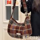 秋冬毛呢格子饺子包包女复古斜挎包轻便大学生上课通勤休闲单肩包