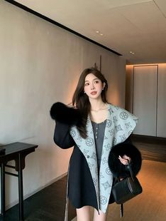 口富家千金外套 女狐狸毛袖 印花连帽秋冬新款 双面羊毛大衣中长款