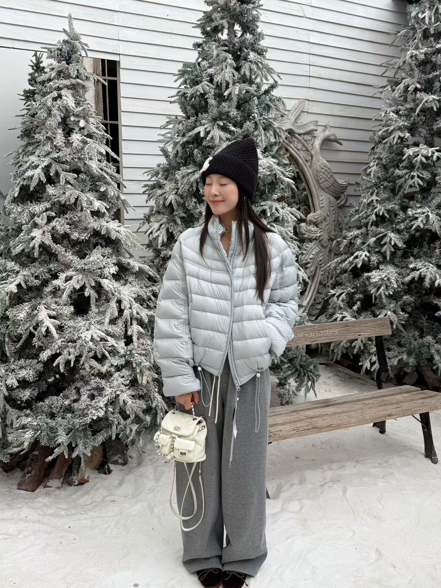 轻薄羽绒服女款白色2025新款冬季短款超好看今年流行爆款宽松外套