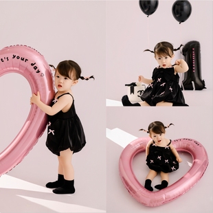 清新儿童摄影服装影楼黑色礼服周岁主题套装1岁女宝气球道具写真