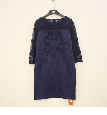 蕾丝拼接宽松舒适连衣裙