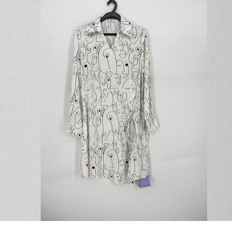 撤柜品牌V领印花时尚连衣裙