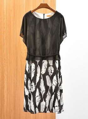 20春夏新款 L*I系列 优雅减龄飘逸 显瘦黑白花连衣裙 女 15759