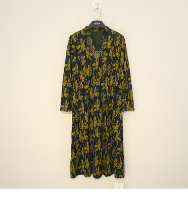 小V领手工钉珠长款连衣裙