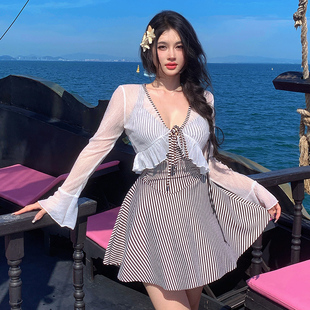 200斤穿 两件套泳衣女收腰显瘦大码 性感度假风V领长袖 条纹连体裙式