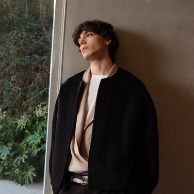 HOPECONCEPT触手可及的苏力羊绒短款香蕉袖时尚茧型澳毛外套25466