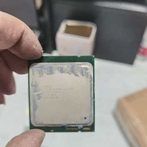 E5 2690 CPU 2颗 正式版！成色好！2011针脚--议价商品