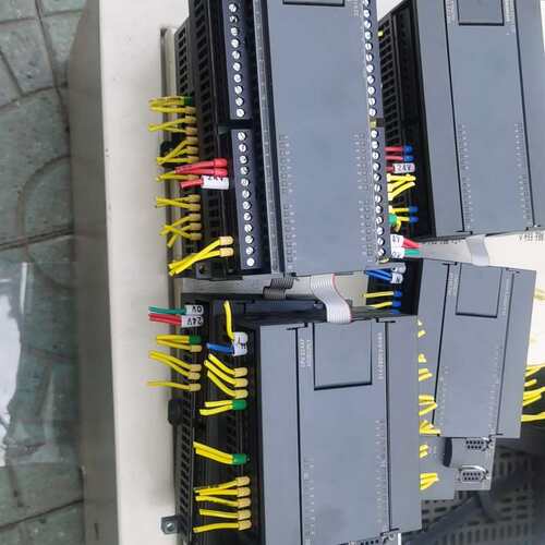 西门子PLC一套，CPU224XP CN，带EM223 CN--议价商品