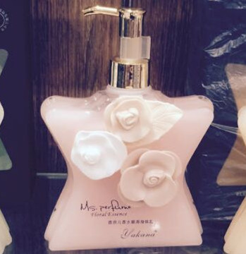 亚卡娜典雅女孩香水身体乳 补水保湿嫩滑滋润350ml