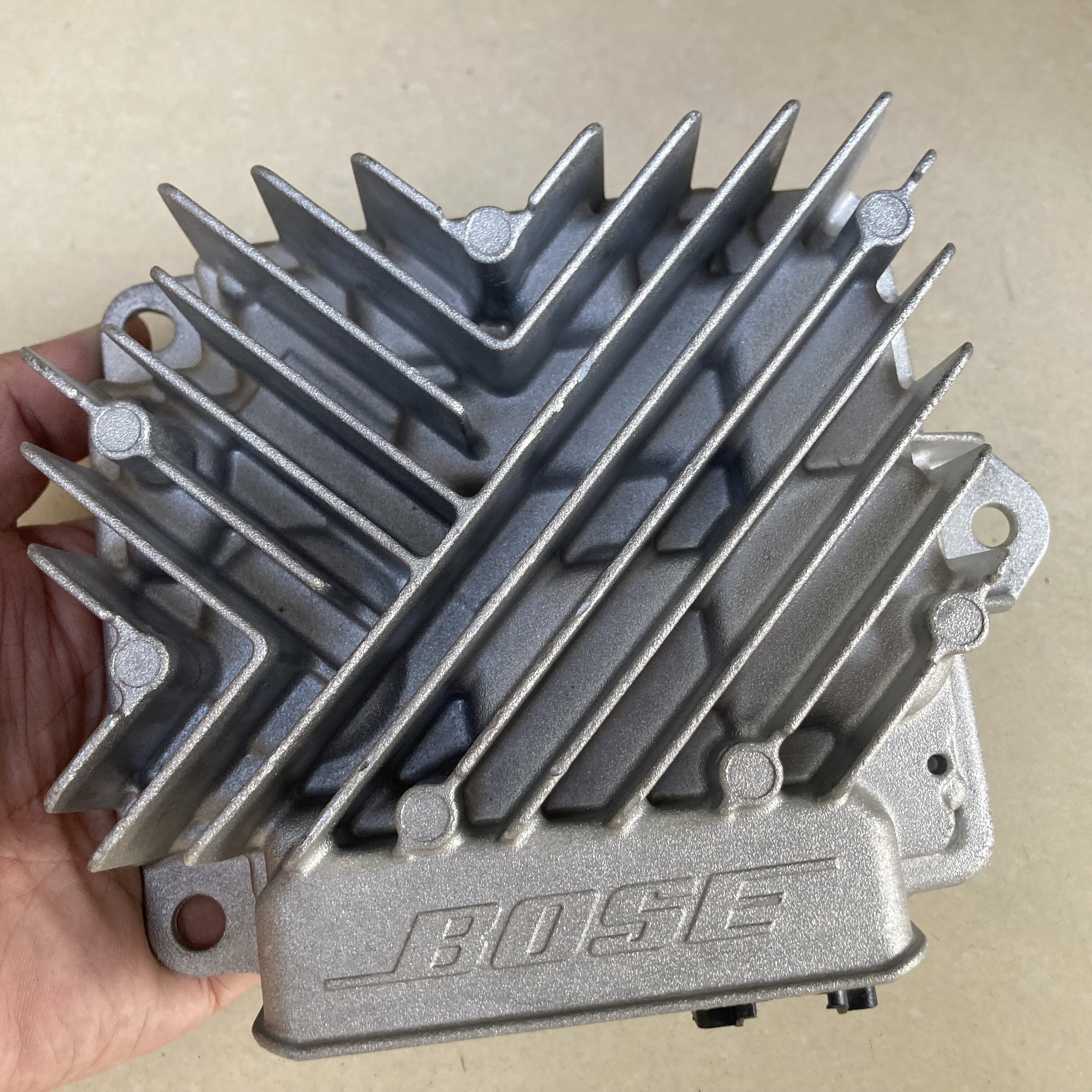 红旗E-HS3功放BOSE汽车功放