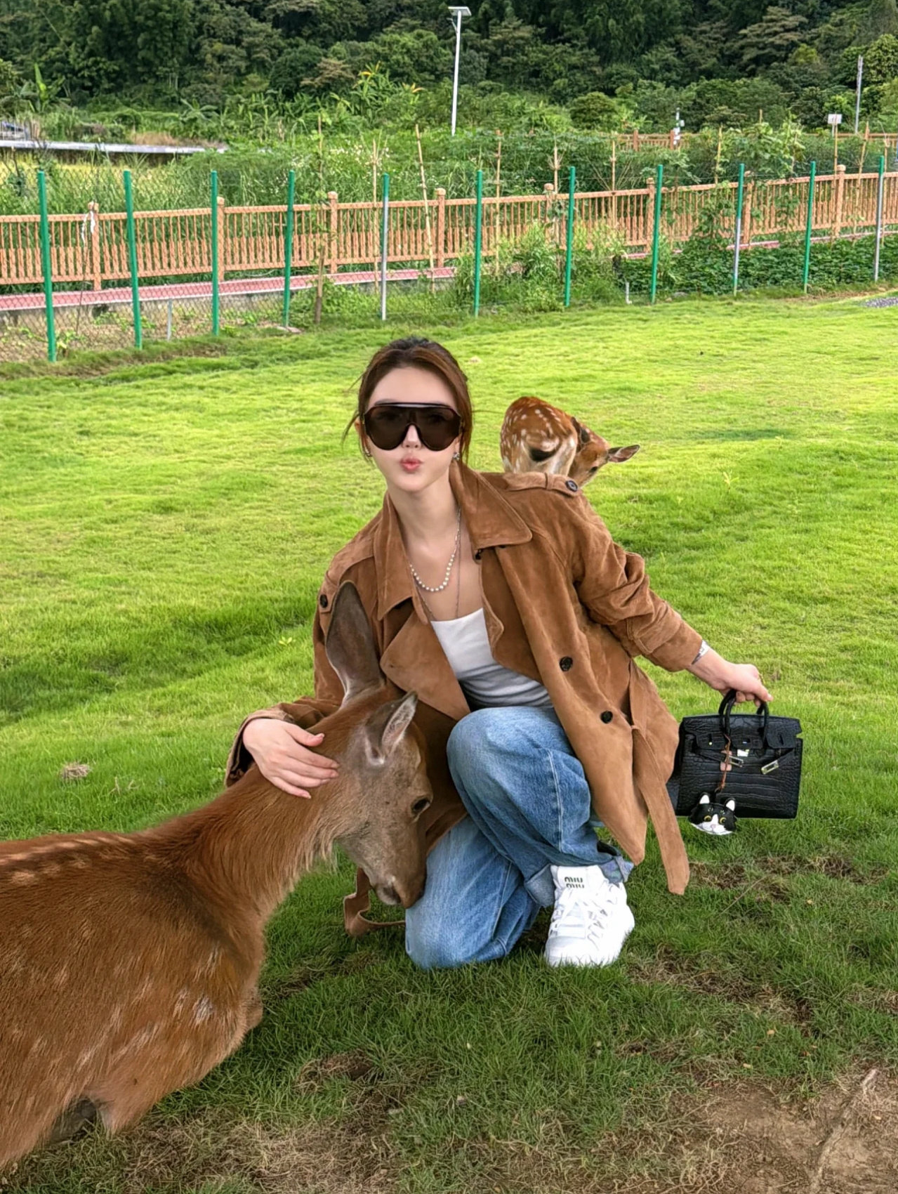 秋季复古羊巴绒双排扣风衣女腰带收腰翻领高级感老钱风短外套