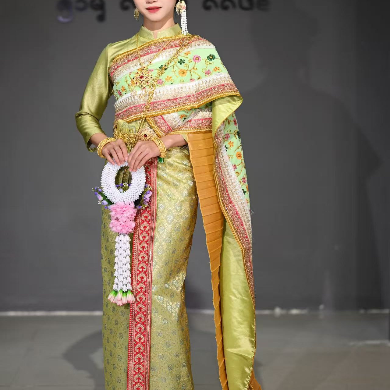 隋金金2025年泰式款女士服装上新