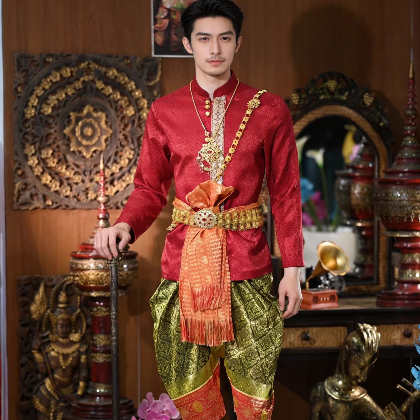 西双版纳隋金金傣族男士套装图片
