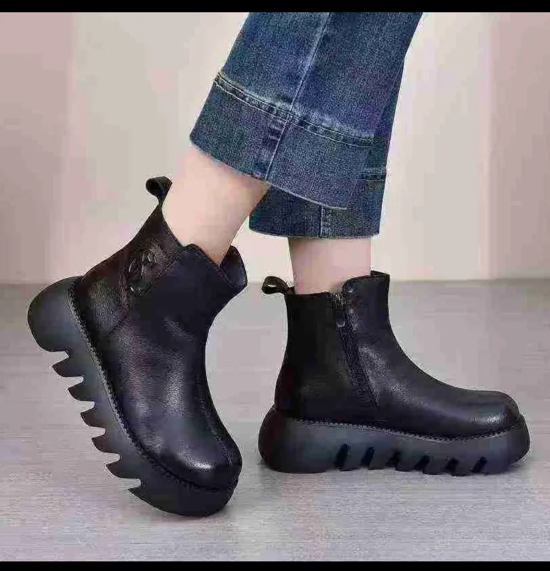 冬季厚底牛皮加绒保暖舒适软底防滑短靴百搭时尚休闲