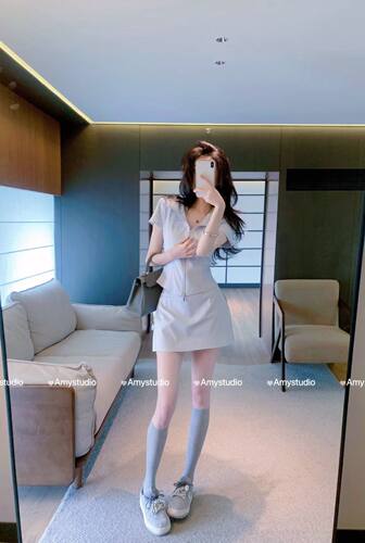 艾米Amy正版夏季新款纯欲风运动休闲套装女短袖t恤搭短裙两件套