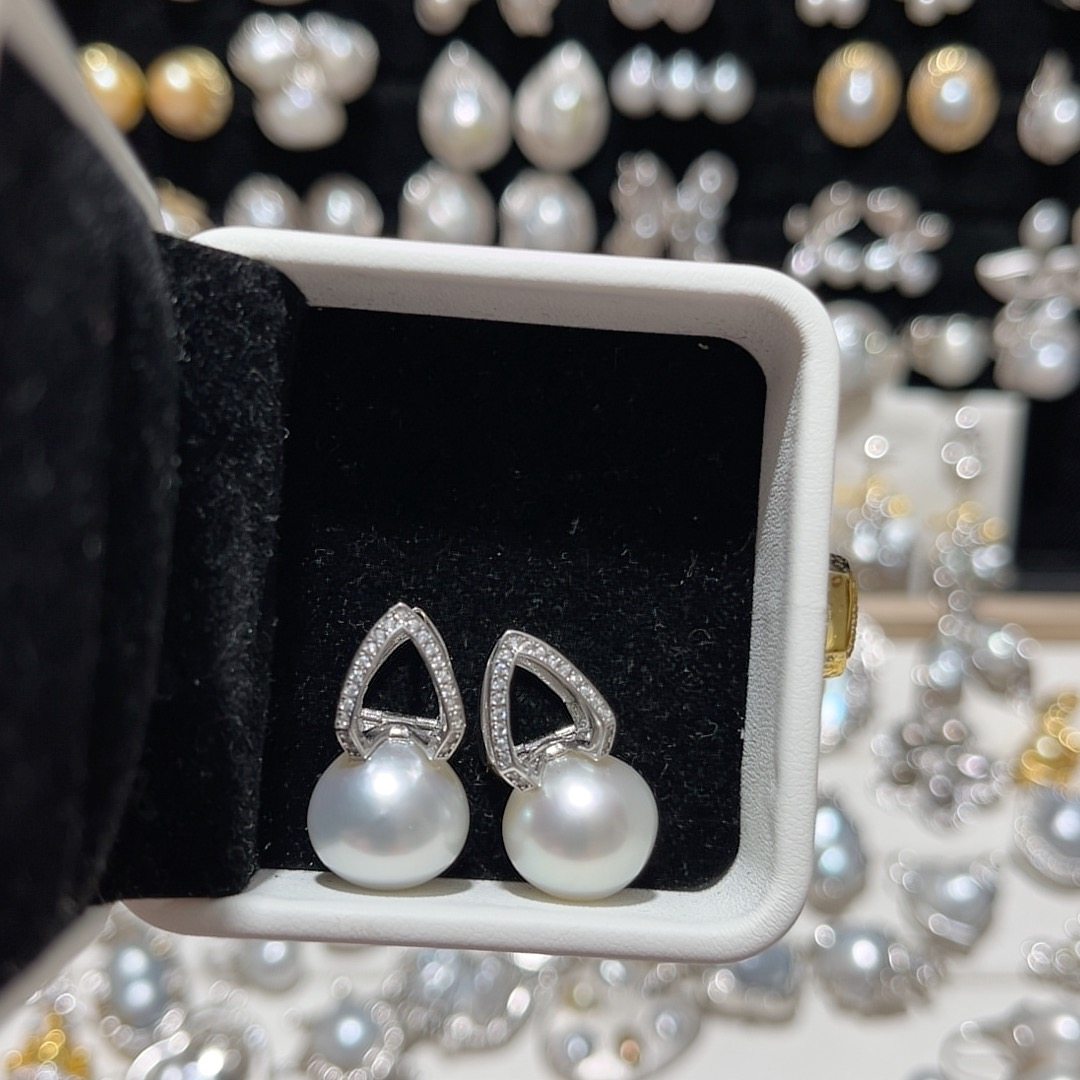 12.7-12.9mm天然海水银冷光澳白热巴三角耳扣S925银耳扣,珠宝/钻石/翡翠,耳饰,淘宝优惠券,粉丝福利购,淘宝优惠卷