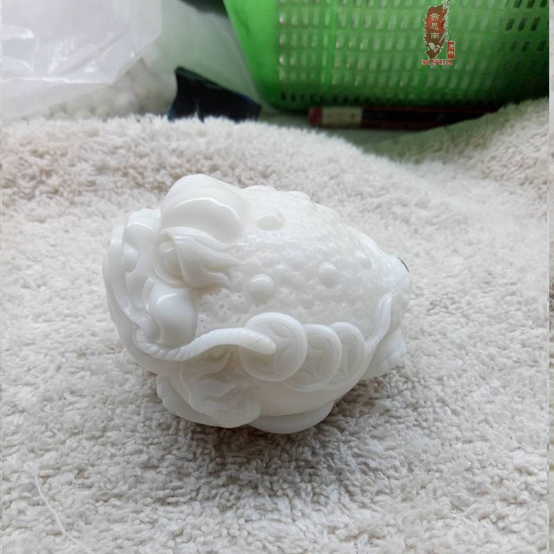燕思南纯手工真象牙果6厘米雕刻