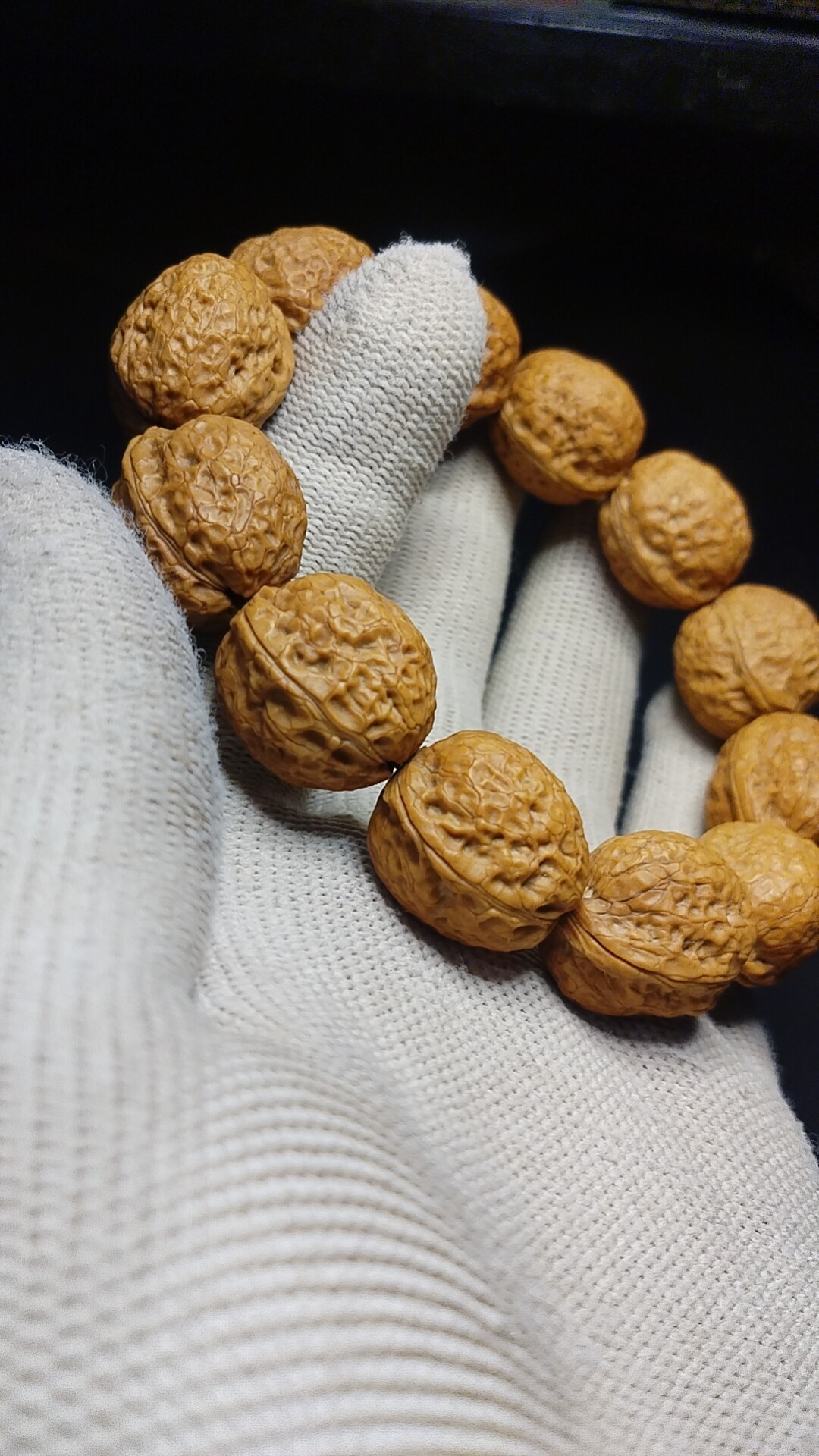 1.9云南野生红石元宝小金豆铁核桃手串，皮质好油性大，密度压手