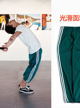 光滑冰丝男女同款三条杠运动裤