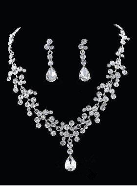 日韩新款水钻梨花水晶摄影耳坠