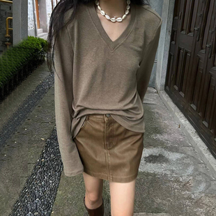 女秋冬v领垫肩上衣 2025新款 正肩女t恤长袖 内搭加厚磨毛羊绒打底衫