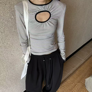 春秋显瘦遮肉性感镂空正肩t恤长袖 黑白条纹t恤女2025新款 垫肩上衣