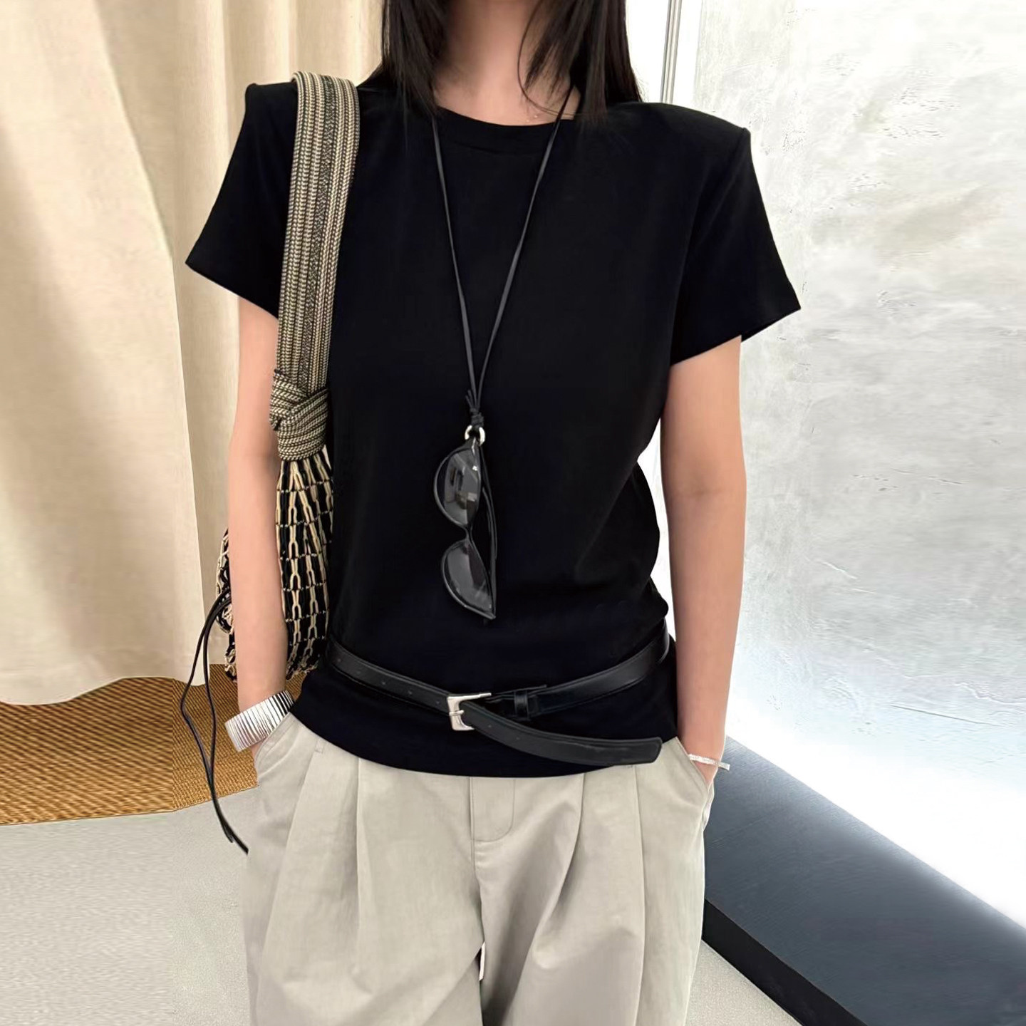 正肩短袖t恤女2026新款轻熟简约风半袖T恤女修身基础款垫肩上衣