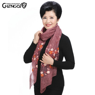 中老年围巾女春秋季妈妈绣花披肩中年百搭冬天长款丝巾老年人围巾