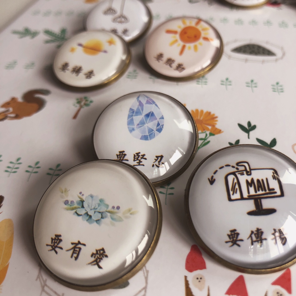 【繁体版】三字勉励胸针/冰箱贴。掌柜手作。9款,请找客服看图