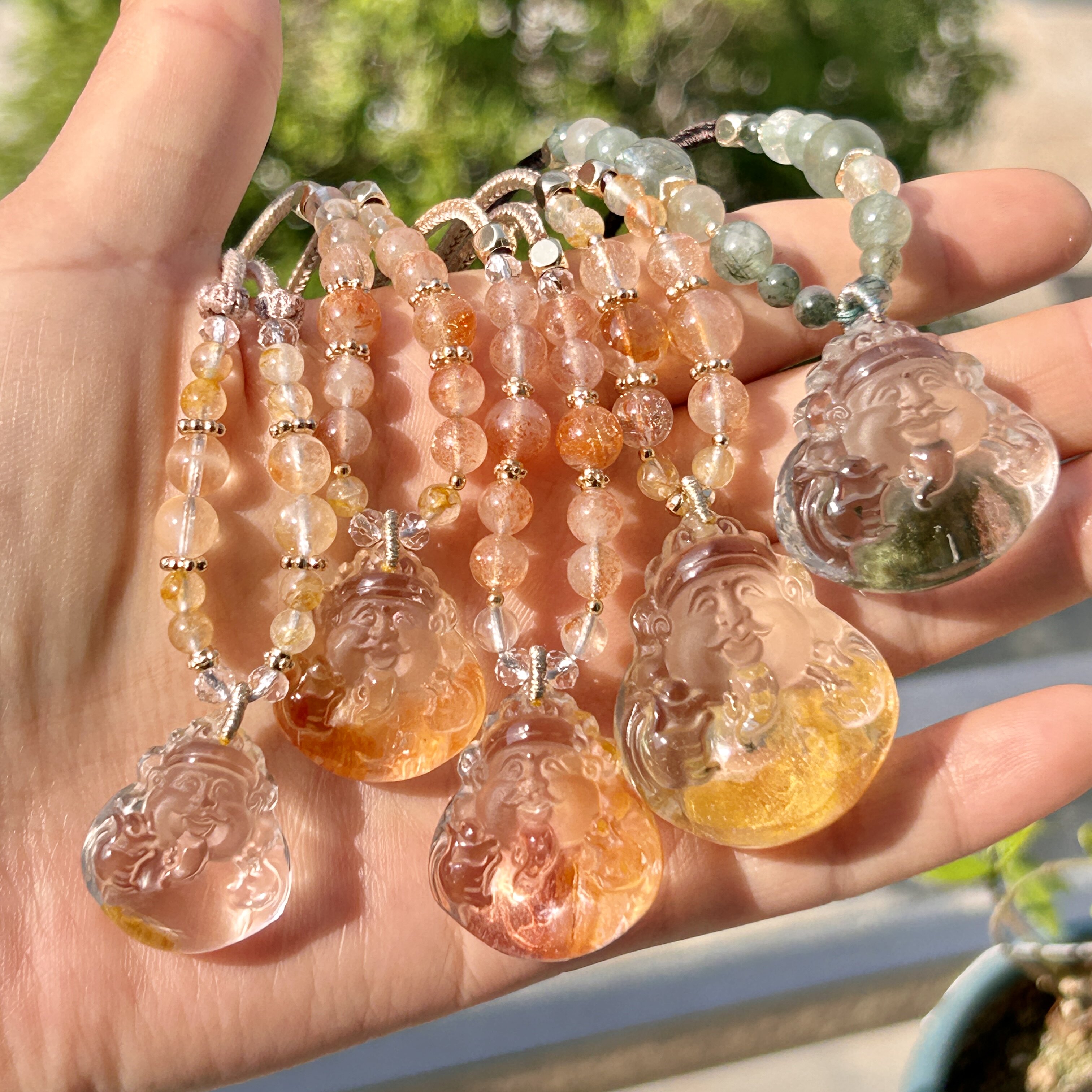 天然红胶花财神吊坠精致立体可爱绿幽灵水晶黄胶花财神男女项链